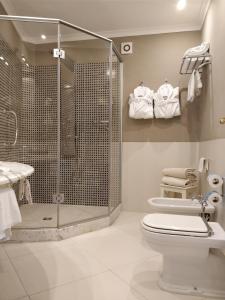 Kylpyhuone majoituspaikassa Hotel Della Piccola Marina