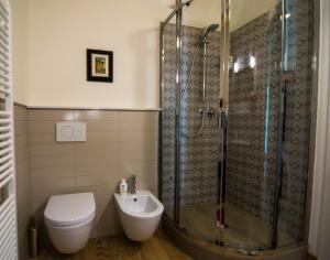 A bathroom at Il Piccolo Giglio