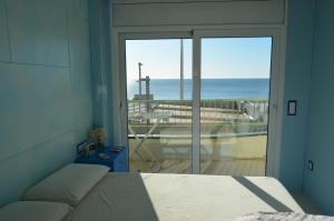 プラヤ・デアロにあるsuper beach 2のベッドルーム1室(ベッド1台付)が備わります。
