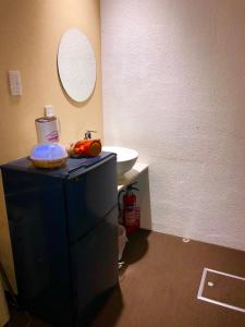 a bathroom with a sink and a counter with a mirror at Guesthouse Geragera in Kobe