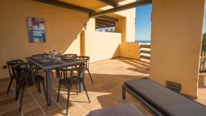 a patio with a table and chairs on a balcony at Coto Real Andros 201 in Manilva
