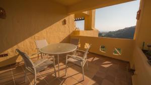 a dining room with a table and chairs on a balcony at Coto Real Naxos 321 in Manilva