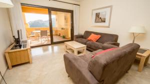 a living room with a couch and a table at Coto Real Naxos 321 in Manilva