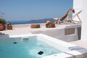 Gallery image of The Globe Suites Villa in Fira