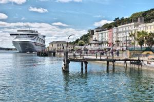 Afbeelding uit fotogalerij van Townhouse in Centre of Cobh in Cobh