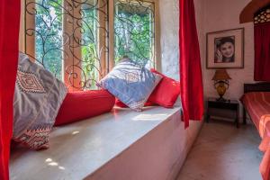 Posezení v ubytování Cosy Homestay by StayVista - A Tranquil Retreat on Cloud 9