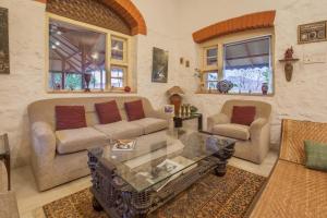 Posezení v ubytování Cosy Homestay by StayVista - A Tranquil Retreat on Cloud 9