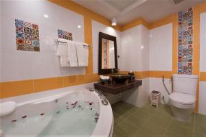 Phòng tắm tại Thanyawintra Boutique and Spa