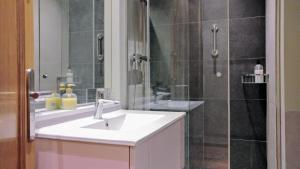 Kúpeľňa v ubytovaní BizFlats Eixample Apartments