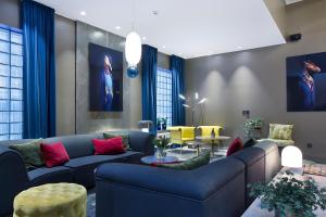 a living room with blue couches and a table at Elite Stadshotellet Luleå in Luleå