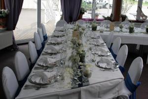 Ein Restaurant oder anderes Speiselokal in der Unterkunft Hotel Dorotheenhof 