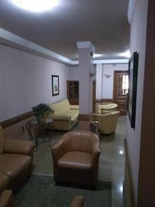 Seating area sa Hotel Macabu