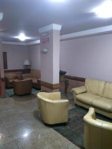 Lobby o reception area sa Hotel Macabu
