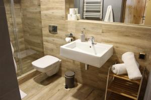 Łazienka w obiekcie Apartamenty Pod Niedźwiedziem I