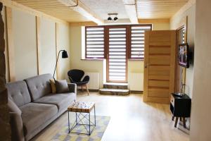 Część wypoczynkowa w obiekcie Apartamenty Pod Niedźwiedziem I