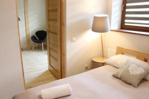 Łóżko lub łóżka w pokoju w obiekcie Apartamenty Pod Niedźwiedziem I