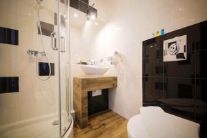 Kúpeľňa v ubytovaní Boogie ApartHouse Old Town + 37 fotografií