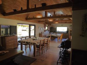 a kitchen and dining room with a table and chairs at Oma's Hutte in Cărpiniş