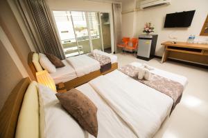 Uma cama ou camas num quarto em TK mansion Hat Yai