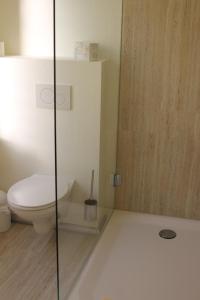 Koupelna v ubytování Hotel Schwarzer Adler Jever