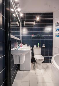 a bathroom with a toilet and a sink and a tub at Elegant Apartment Royal Castle in Warsaw