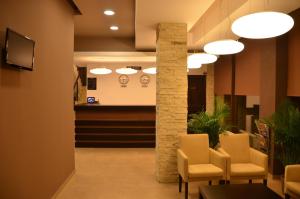 a lobby with chairs and a waiting room at Pensiunea Sara in Focşani