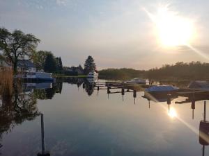 a view of a lake with boats in the water at Gemütliche Idylle am Seddinsee in Gosen