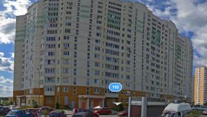 バラシハにあるDearHome Trubetskayaの駐車場車を停めた大きな建物