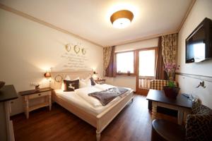 Postel nebo postele na pokoji v ubytování Hotel Gasthof Perauer