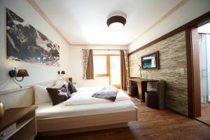 Postel nebo postele na pokoji v ubytování Hotel Gasthof Perauer