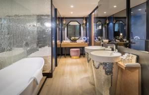 A bathroom at Barceló Imagine