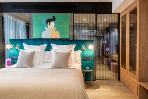 A bed or beds in a room at Barceló Imagine
