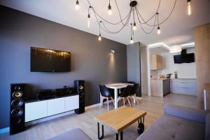 Kuchyň nebo kuchyňský kout v ubytování Apartament Widok Na Morze 17 piętro 4 Oceany