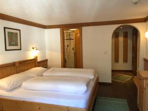 Posteľ alebo postele v izbe v ubytovaní Hotel Garni Central - Zimmer - Studios - Apartments