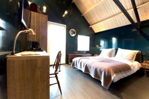 a bedroom with a bed and a desk at Design Hotel Modez in Arnhem