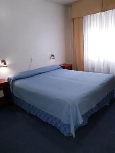 Postel nebo postele na pokoji v ubytování Hotel Puerta del Sol + 37 fotografií