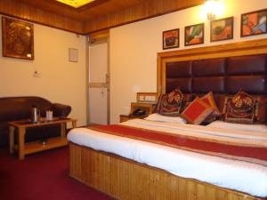 Postel nebo postele na pokoji v ubytování Hotel Lal's Haveli