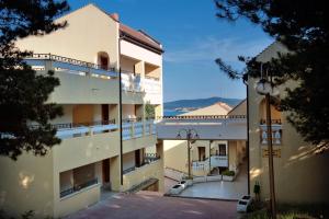 an apartment building with a view of the courtyard at Duni Holiday Village - All Inclusive in Sozopol