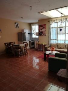 a living room with a couch and a table at Apartamento Golden in Cochabamba
