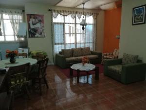 Istumisnurk majutusasutuses Apartamento Golden
