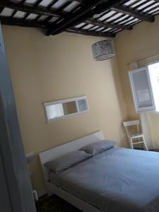 a bedroom with a bed and two windows at Appartamento Raggio Di Sole in Trapani