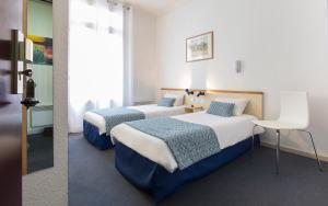 En eller flere senger på et rom på Hôtel Aneto