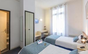En eller flere senger på et rom på Hôtel Aneto