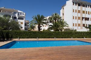 a swimming pool in front of some buildings at Victoria Port Javea in Aduanas