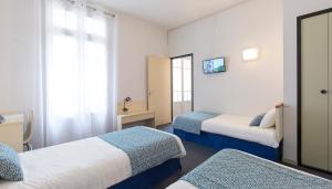En eller flere senger på et rom på Hôtel Aneto
