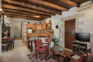 a living room with a table and a kitchen at Villa Aloni in Fílippos