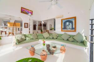 a living room with a couch and a table at Villas Fasol Huatulco in Santa Cruz Huatulco