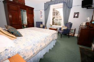 Un pat sau paturi într-o cameră la The Old Rectory