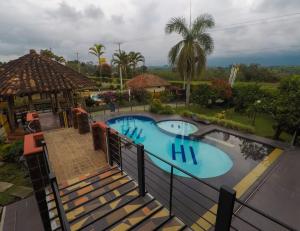 Bazén v ubytování Finca Hotel La Quinta Porra nebo v jeho okolí