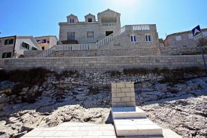 Foto dalla galleria di Apartmani Nila a Pučišća